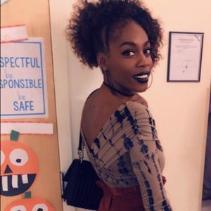 Meet your Posher, Neida